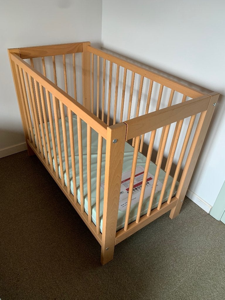 Houten babybedje., Ophalen, Zo goed als nieuw, Ledikant