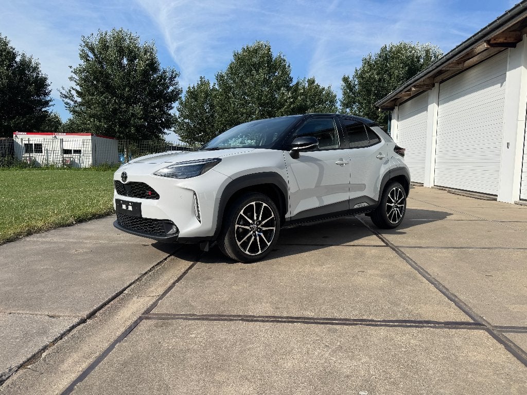Toyota Yaris Cross GR Sport 1.5 HSD, Wit, 1490 cc, Bedrijf, 5 zetels