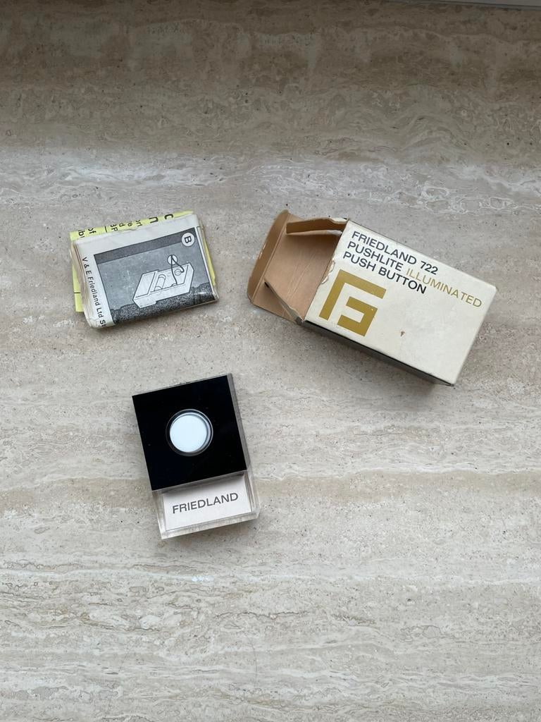 Deurbel Friedland - bedraad 722 - verlicht - drukknop, Ophalen, Nieuw, Bedraad