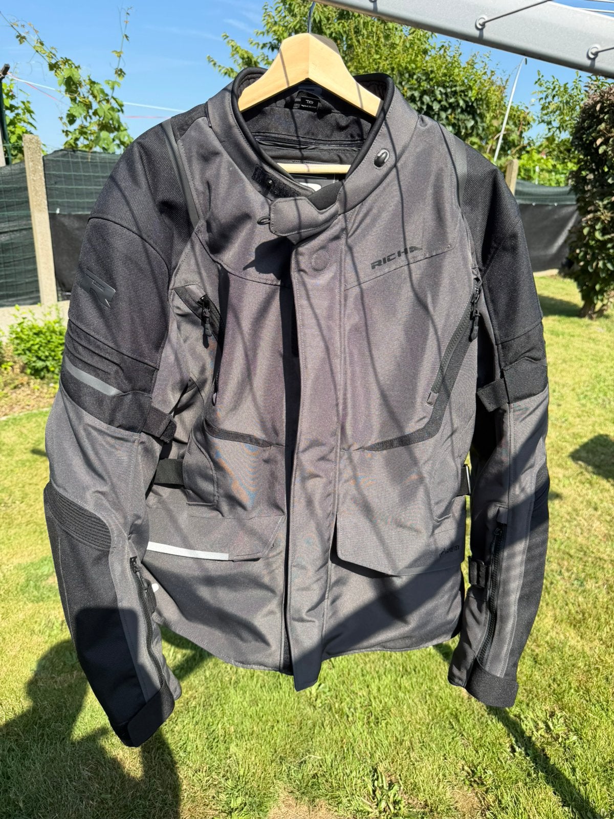 Gore Tex motopak Richa Nieuw, Ophalen