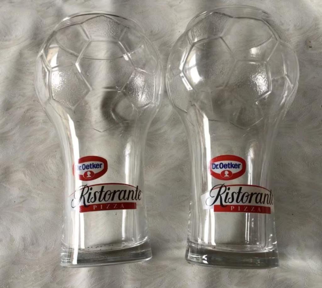 20 verres en forme de cantine de football, Enlèvement ou Envoi