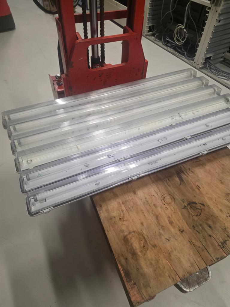 Luminaires TL comme neufs avec lampe fluorescente., Bricolage & Construction, Éclairage de chantier, Enlèvement, Lampe