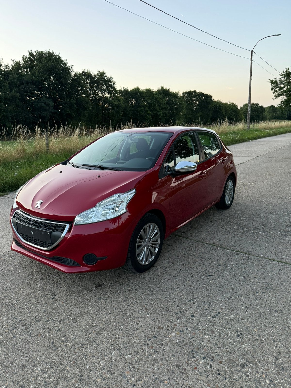 PEUGEOT 208 BENZINE LAGE KMS IN TOPSTAAT DIRECT BESCHIKBAAR, Autos, Rouge, Euro 5, Achat, 50 kW