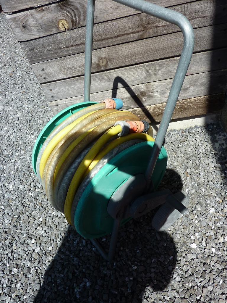 TUYAU D ARROSAGE AVEC ENROULEUR 28M, Tuin en Terras, Tuinslangen, Ophalen, Gebruikt, Tuinslang