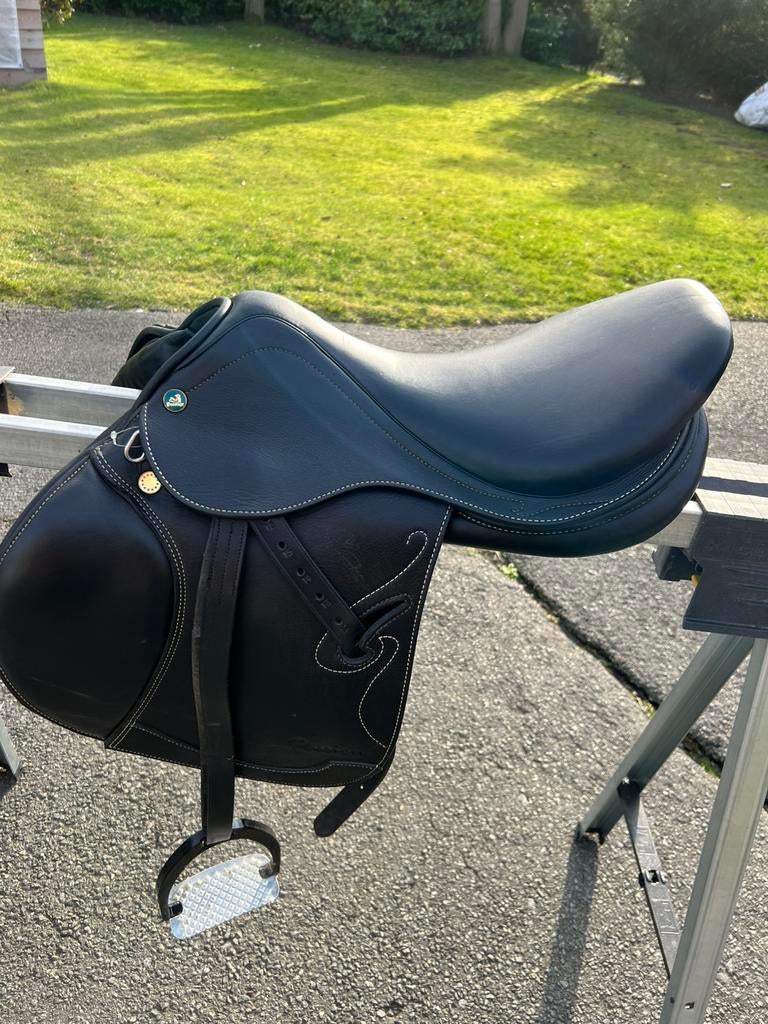 Zwart spingzadel prestige, Dieren en Toebehoren, Paarden en Pony's | Zadels, Zo goed als nieuw, Springen, Ophalen