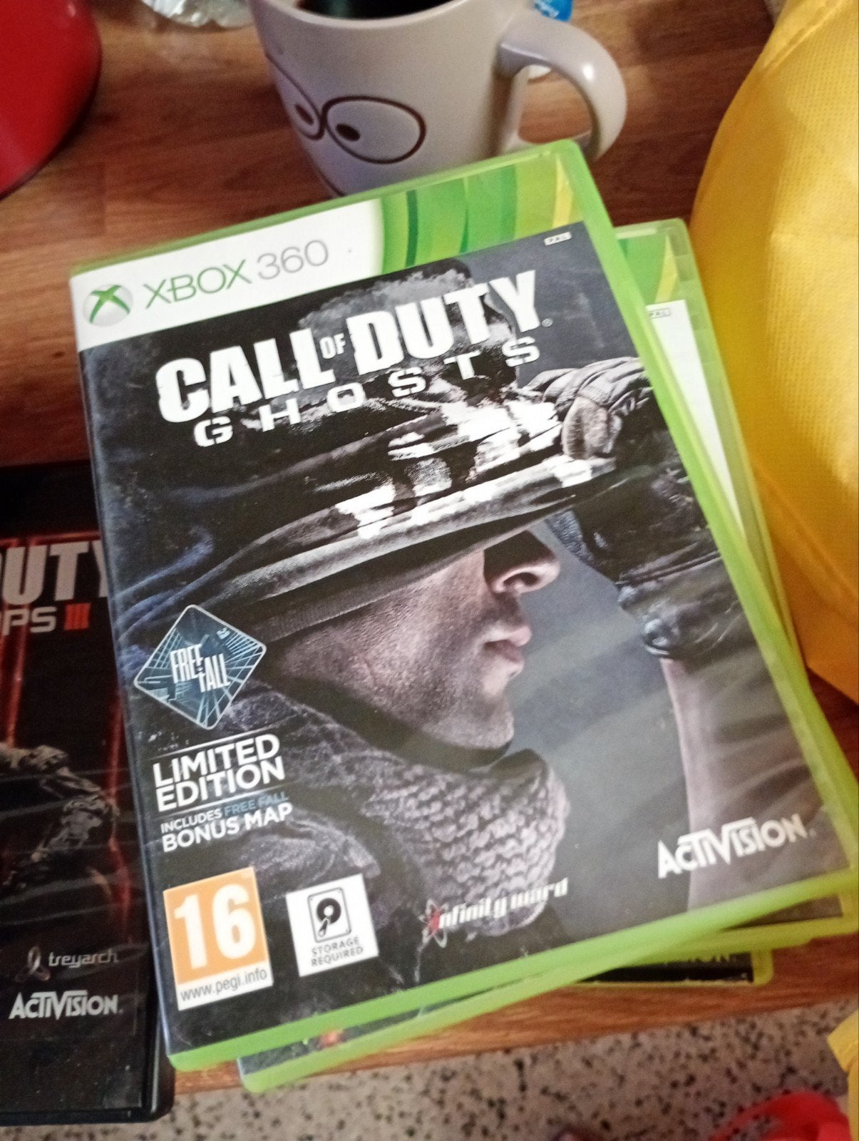 Xbox 360 slim met een 8 tal games en 2 controllers  kleur zw, Ophalen of Verzenden