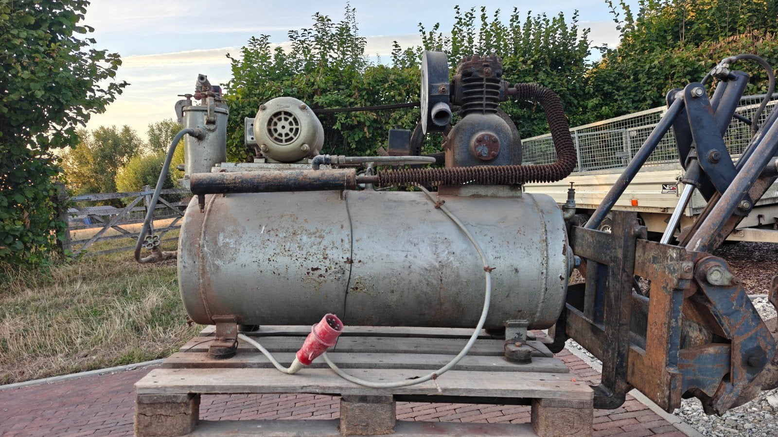Grand compresseur industriel (400 V) — sur palette, Bricolage & Construction, 100 litres ou plus, Enlèvement, Utilisé, 10 bars ou plus
