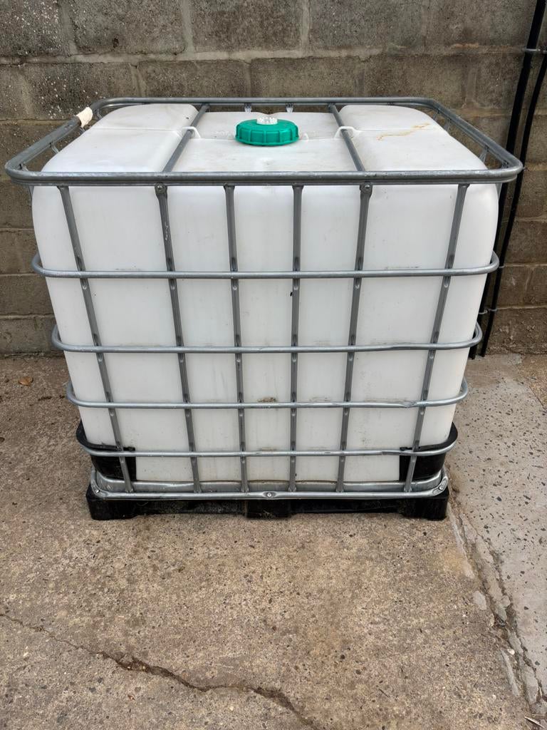 1000l ton in goede staat, Tuin en Terras, Regentonnen, Ophalen, Kunststof, Met kraantje, 150 liter of meer