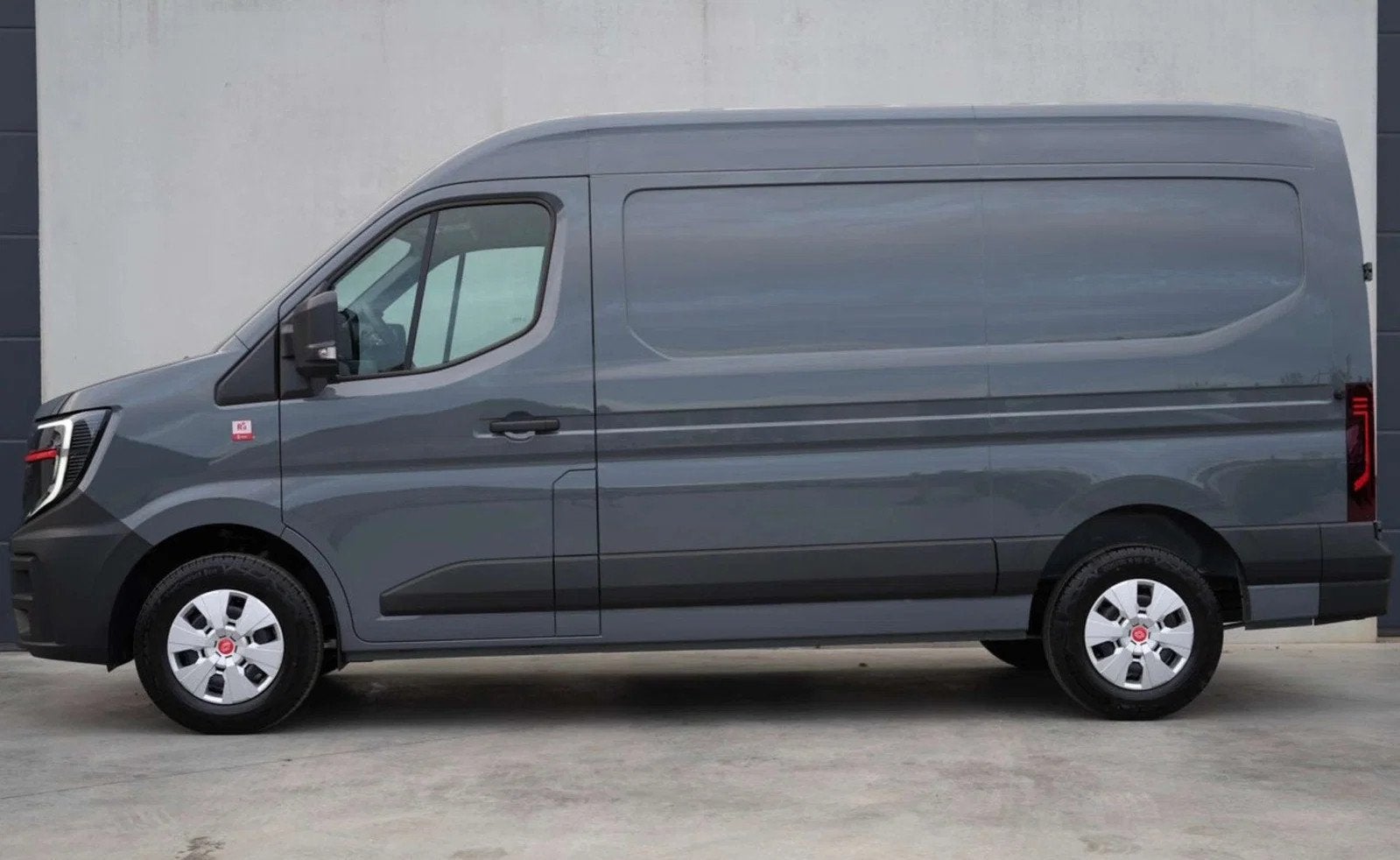 Renault Master Red Trucks L2H2 170 pk Automaat | CarPlay | L, Auto's, Automaat, 1998 cc, 4 cilinders, Leder