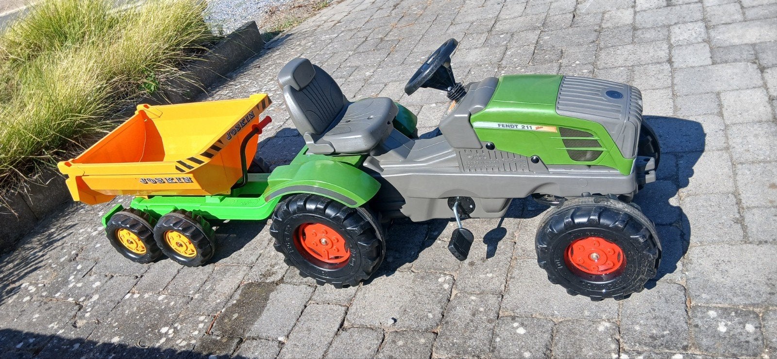 Fendt traptractor en Joskin kiepwagen Rolly Toys, Ophalen