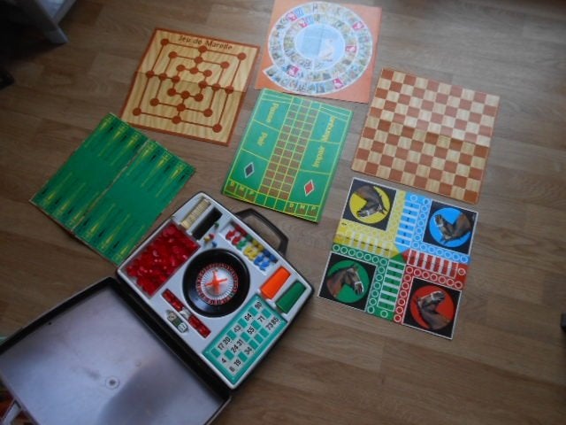 gezelschapspelkoffer met diverse spelletjes, Drie of vier spelers, Ophalen of Verzenden, Gebruikt