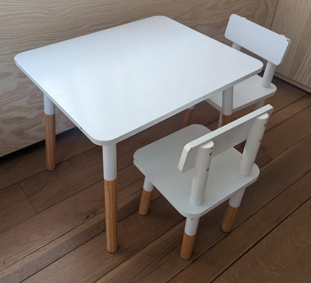Kindertafeltje met twee stoelen, Ophalen, Gebruikt, Tafel(s) en Stoel(en)