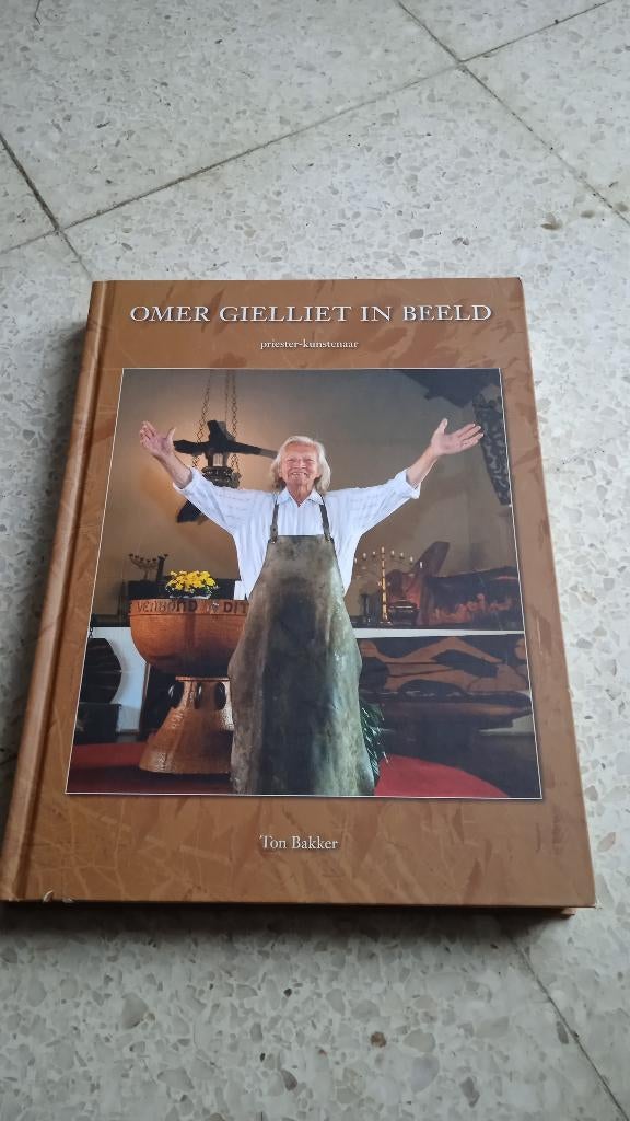 omer gielliet in beeld, Ophalen of Verzenden, Zo goed als nieuw, Beeldhouwkunst, Ton bakker