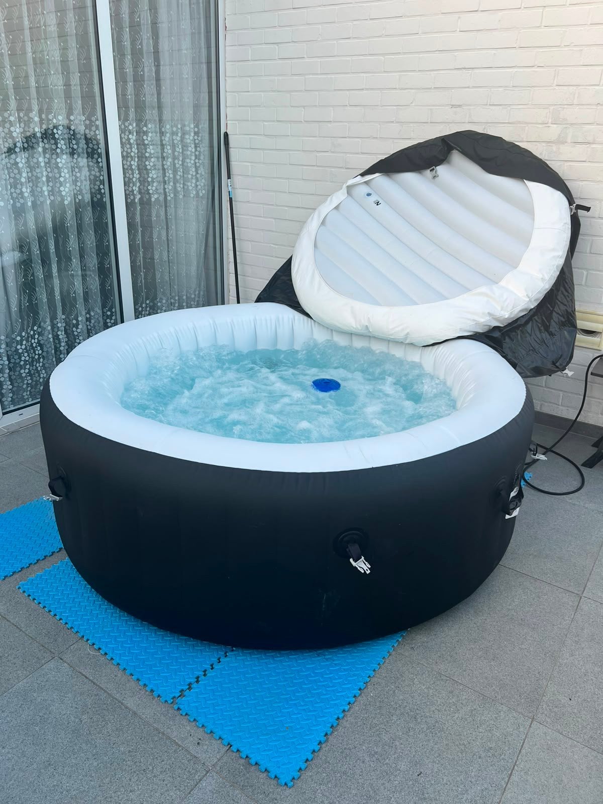 Lay-Z Spa Miami Airjet, Tuin en Terras, Ophalen, Zo goed als nieuw, Pomp