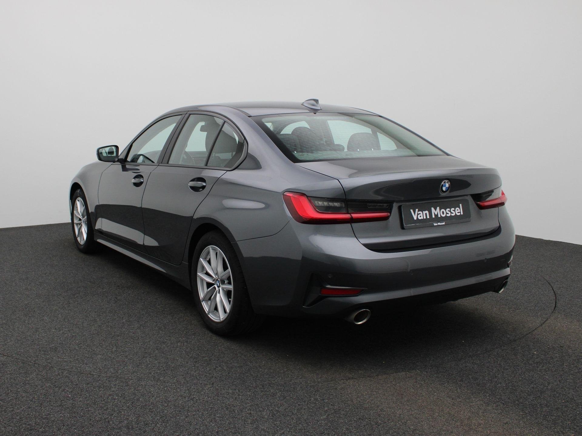 BMW 3 Serie Berline 318i (115 kW), 144 g/km, Argent ou Gris, 4 portes, Boîte manuelle