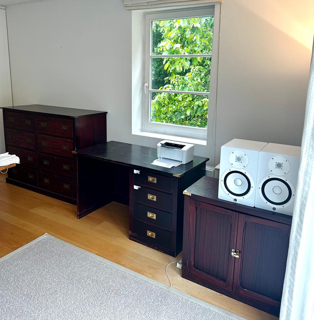 Koloniale / scheepsstijl meubelset in donker hout - bureau, Ophalen, Gebruikt