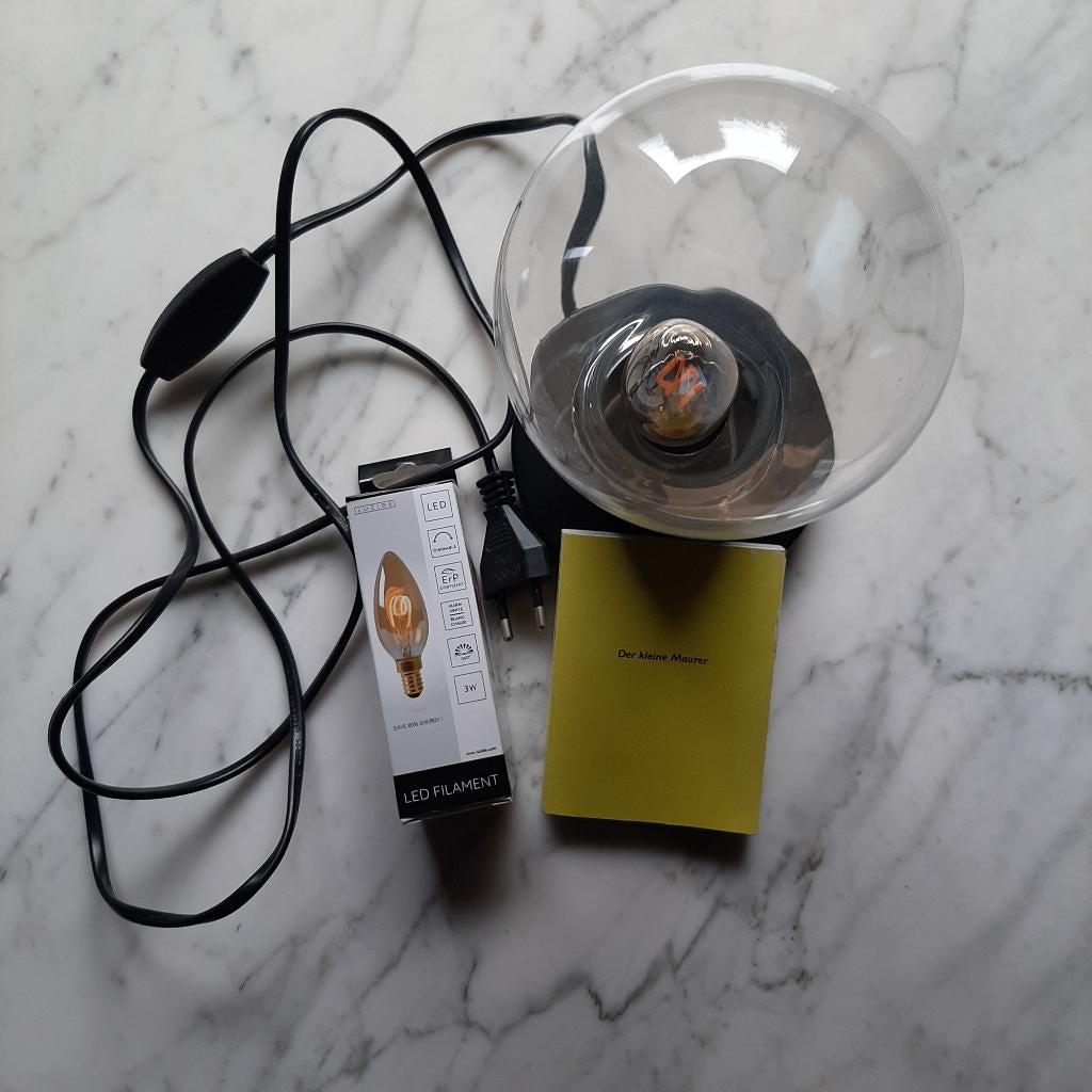 Lampe de table + livret Ingo Maurer - « Der kleine Maurer », Enlèvement ou Envoi, Comme neuf, Autres sujets/thèmes