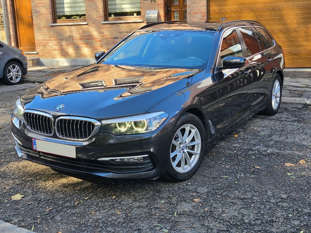 BMW 520DA G31 TOURING AUTOMATIQUE, Autos, Cuir, Argent ou Gris, Euro 6, Ordinateur de bord