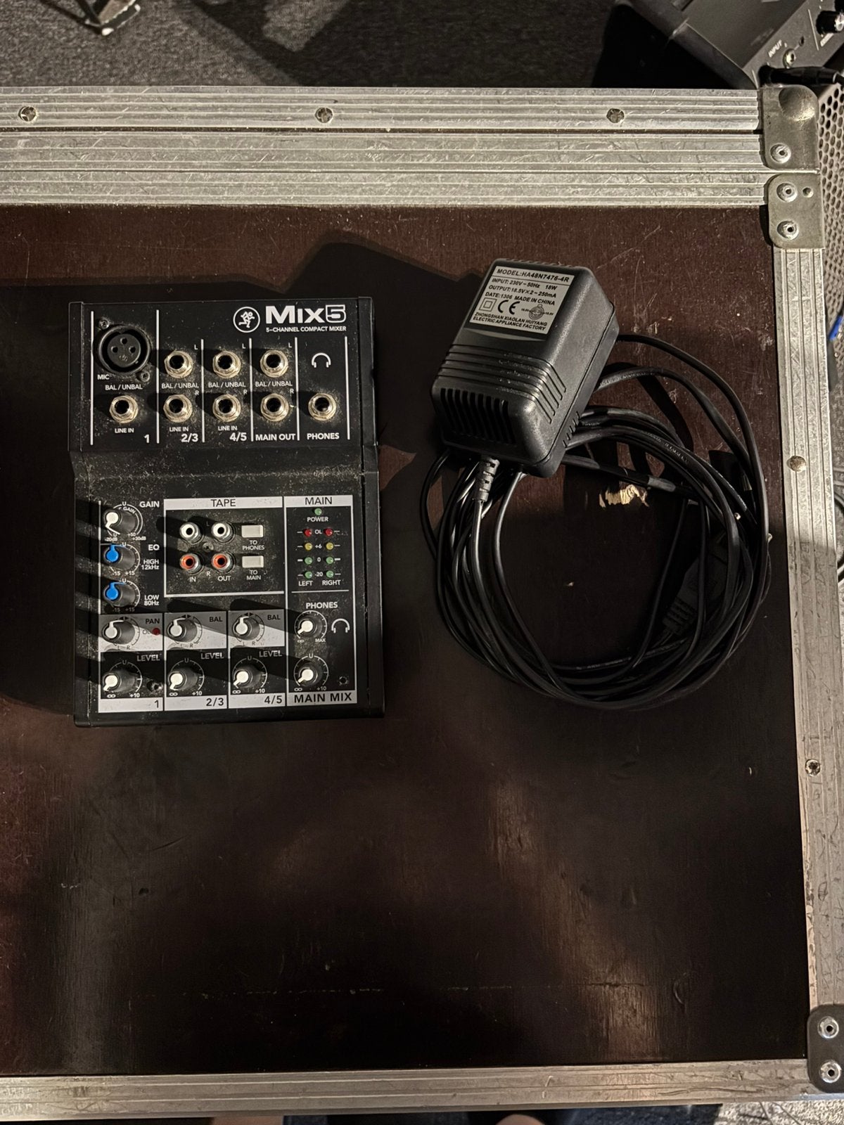 Mackie mix 5 mengpaneel, Muziek en Instrumenten, Versterkers | Bas en Gitaar, Ophalen, Zo goed als nieuw