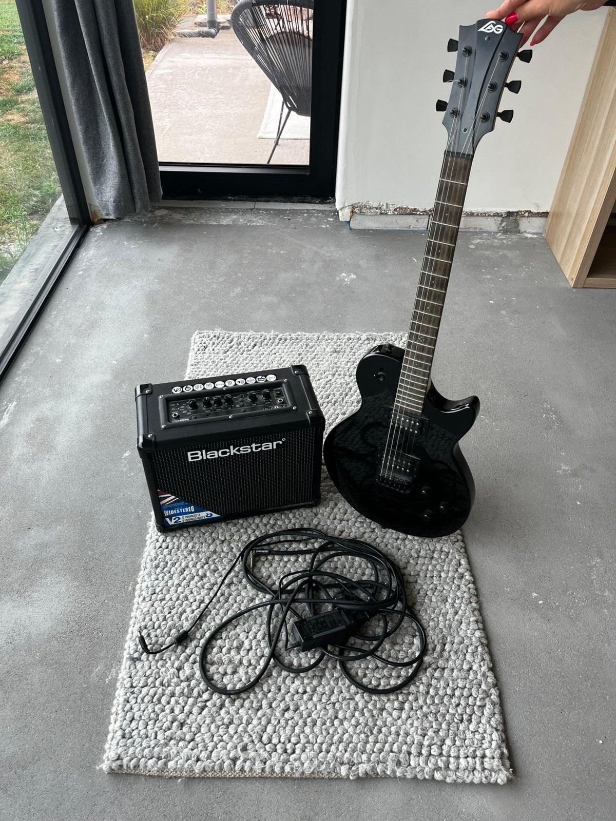 Elektrische gitaar met versterker, Muziek en Instrumenten, Ophalen, Zo goed als nieuw, Met versterker