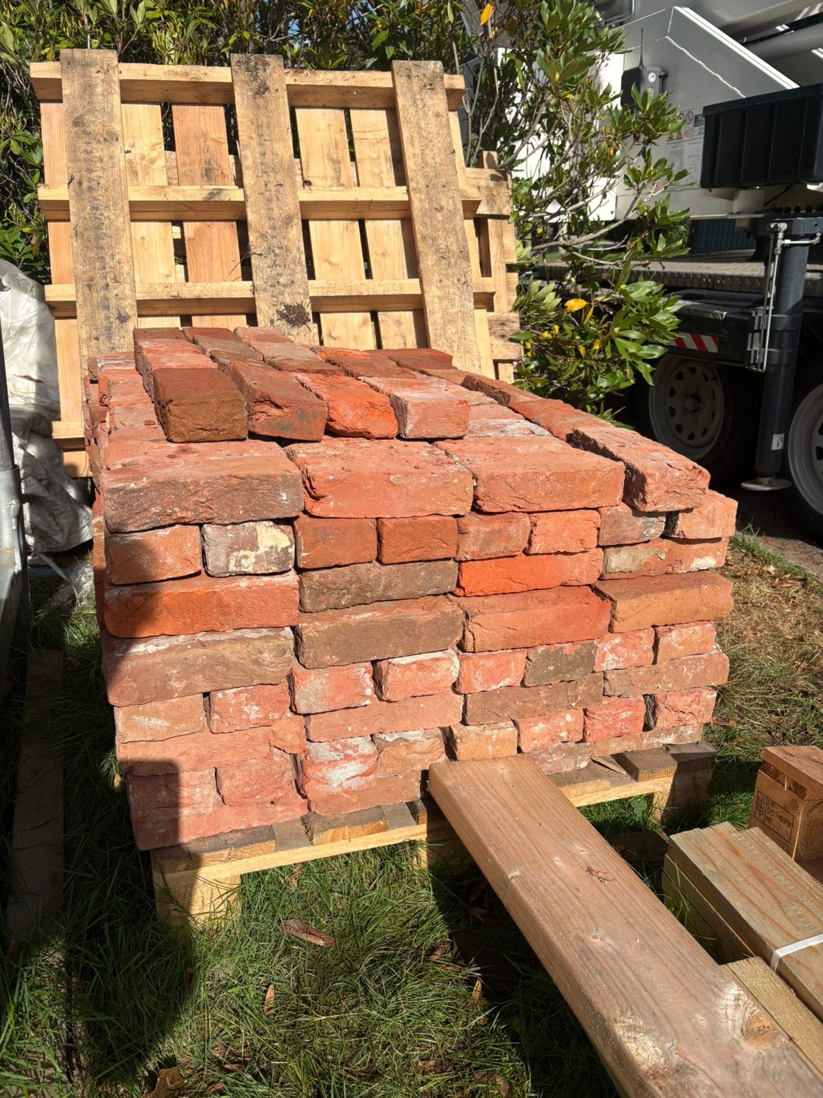 Gekuiste bakstenen 20x9x5 +300 stuks, Ophalen, Zo goed als nieuw, Bakstenen