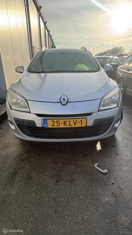 Voorbumper Renault Megane Estate III ('09-'16), Ophalen, Gebruikt, Bumper, Renault