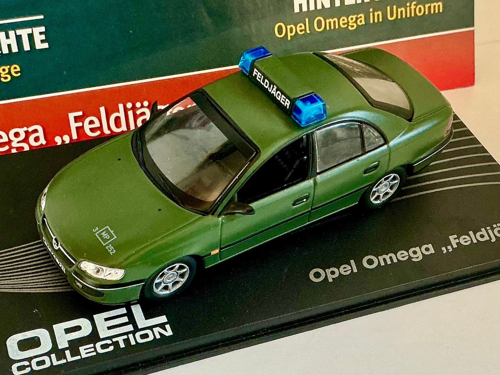 1:43 Opel omega feldjager 1994-1998., Ophalen of Verzenden, Zo goed als nieuw