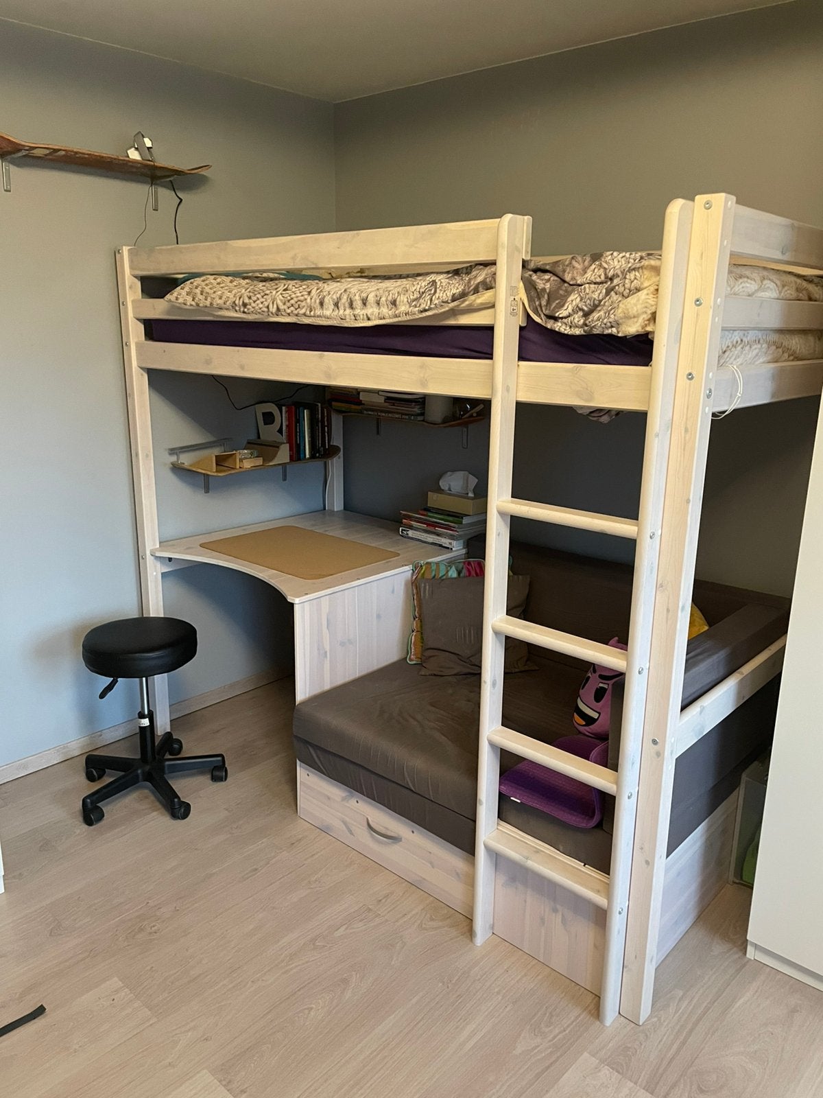 Hoogslaper Met bureau en zithoek van Thuka, Ophalen, Zo goed als nieuw, 200 cm, Hoogslaper