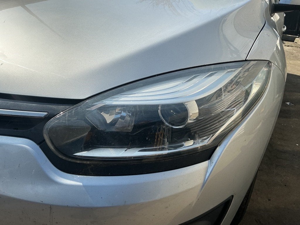 KOPLAMP LINKS Megane III Berline (BZ) (|260605985R|), Auto-onderdelen, Gebruikt, Renault, Peter-Huppertz-Straße 5
51063  Köln, DE
