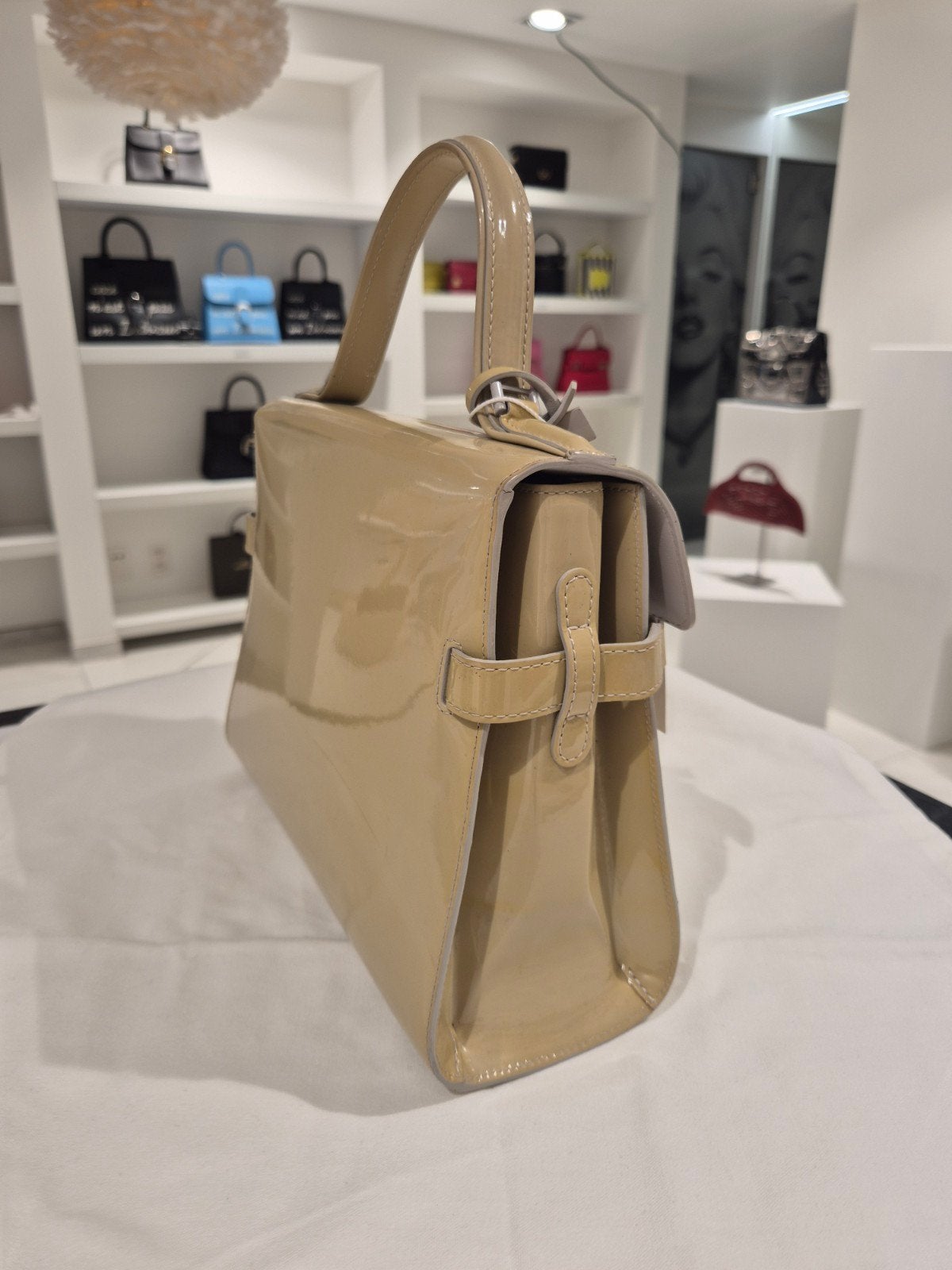 Delvaux Tempête MM in lakleder, Handtassen en Accessoires, Ophalen, Gebruikt, Beige, Handtas