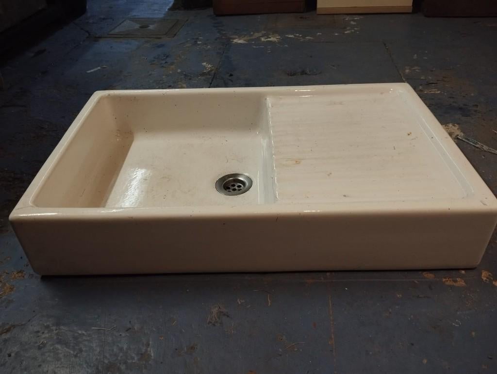 Evier ancien en faïence blanc, Maison & Meubles, Cuisine | Éléments de cuisine, Enlèvement, Utilisé, Blanc, Moins de 50 cm