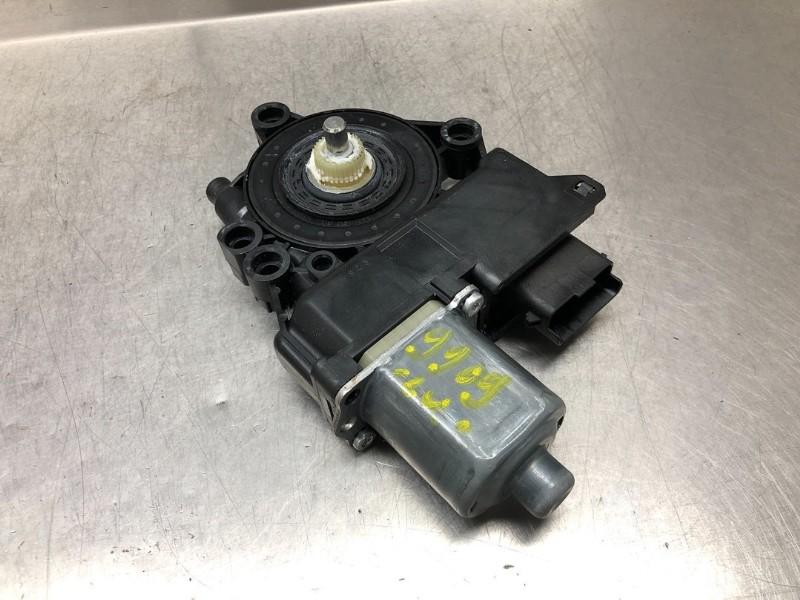 MOTEUR LEVE VITRE ELECTRIQUE iX20 (JC) (|824501P010|), Robert Bosch AG, Utilisé, Hyundai, Robert-Bosch-Allee 1
74232  Abstatt, DE