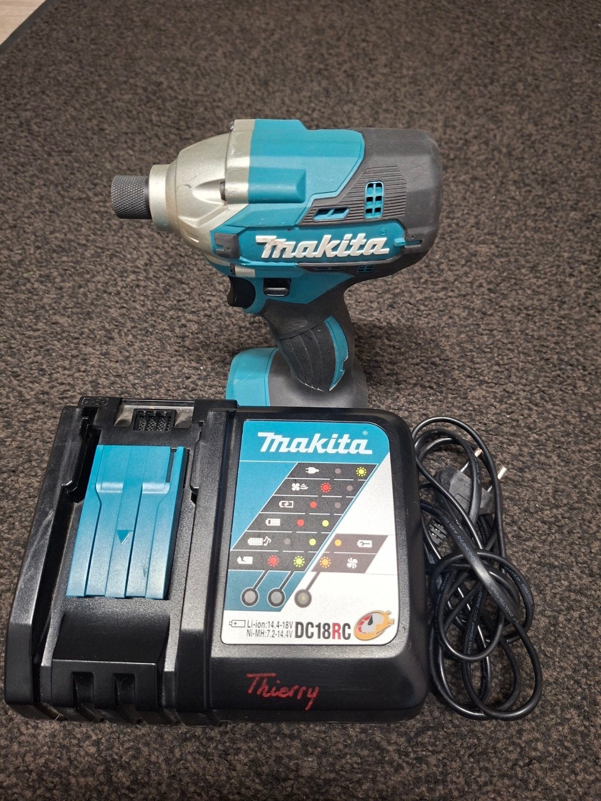 Makita - visseuse à chocs sans fil 18V, DTD156Z avec chargeu, Bricolage & Construction, Enlèvement