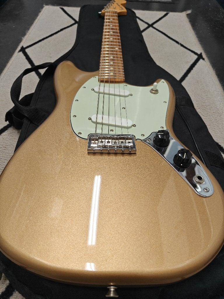 Fender Mustang player series (2019), Musique & Instruments, Enlèvement, Utilisé, Solid body, Fender