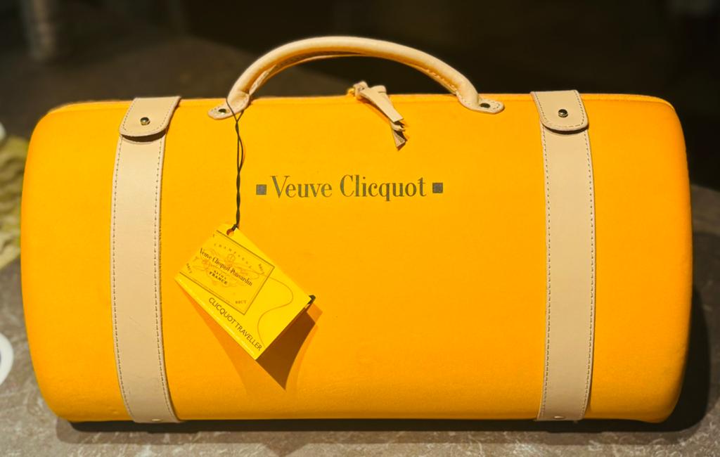 Trousse de voyage Veuve Cliquot, Collections, Marques & Objets publicitaires, Utilisé, Enlèvement ou Envoi