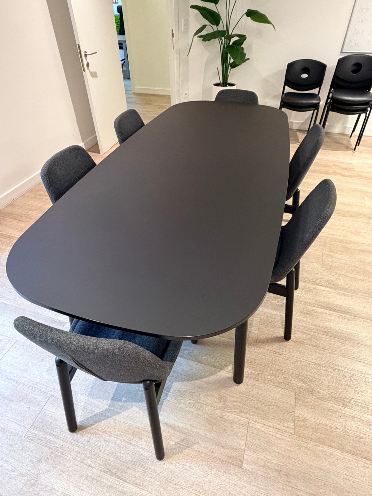 Table de conférence/table à manger | IKEA Vedbo noir, Maison & Meubles, Autres essences de bois, Comme neuf, 100 à 150 cm, Enlèvement