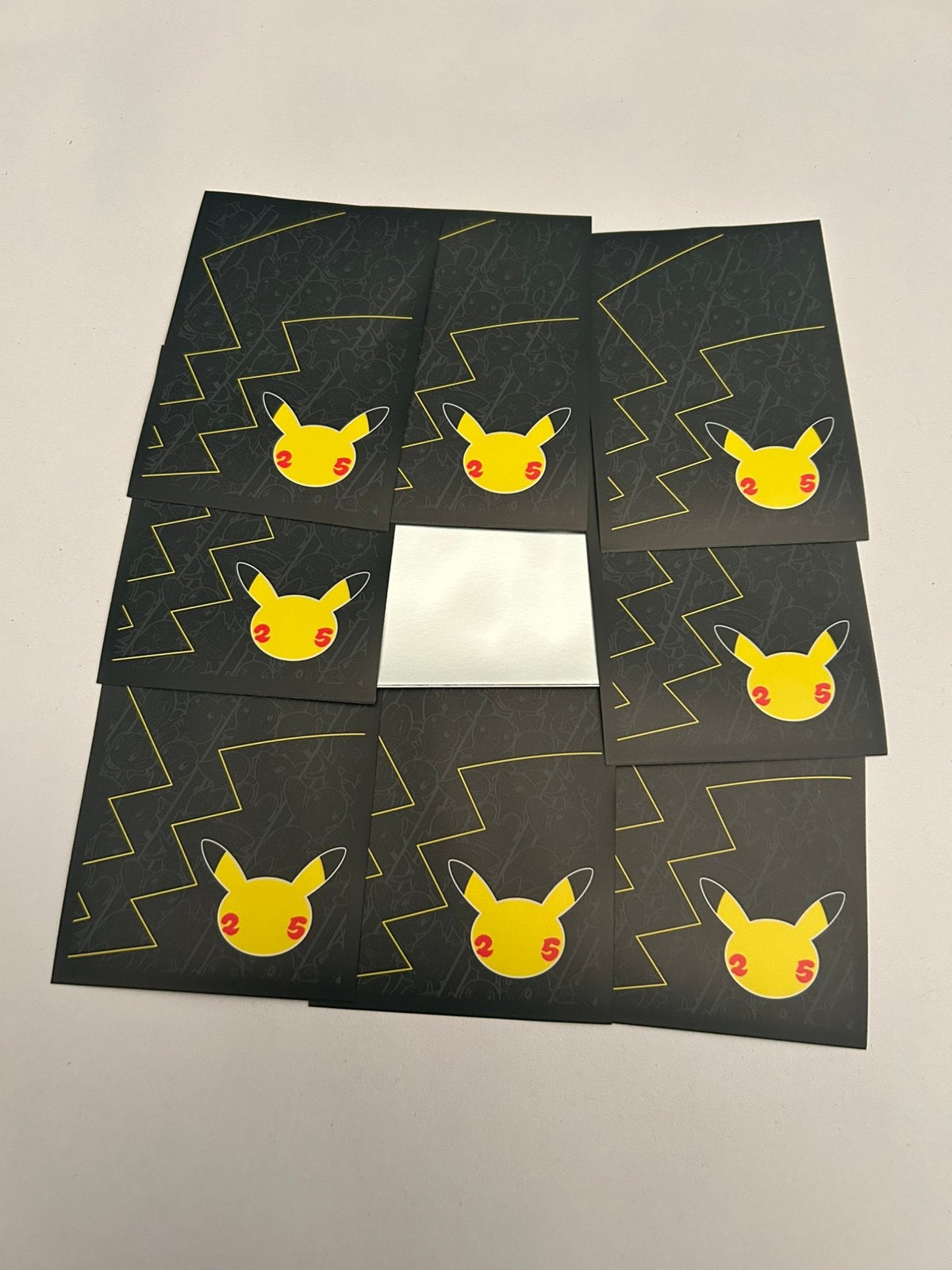 Pokémon sleeves 25th anniversary, Ophalen of Verzenden, Nieuw, Sleeves of Kaarthoesjes
