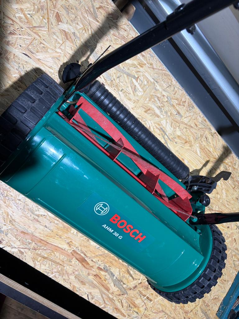 goed als nieuwe Bosch AHM 38 G Handgrasmaaier (38 cm breed), Enlèvement, Comme neuf, Tondeuses à gazon manuelles