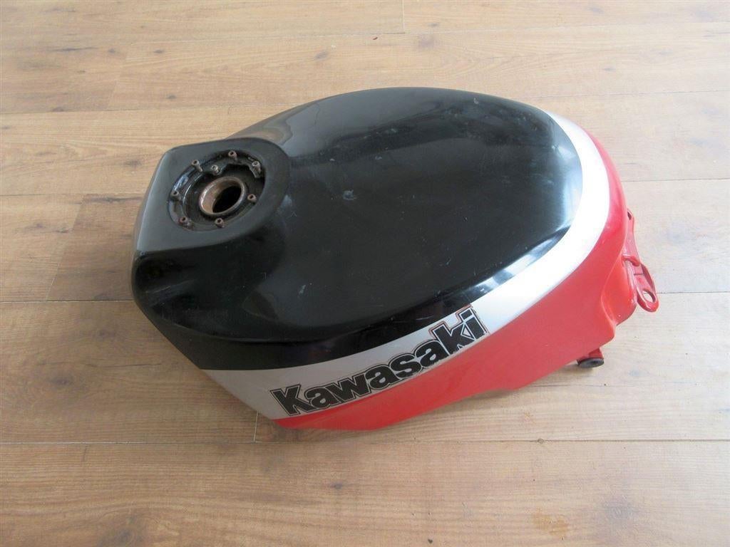 Kawasaki GPZ600 benzinetank benzine brandstof tank GPZ 600, Enlèvement ou Envoi, Utilisé