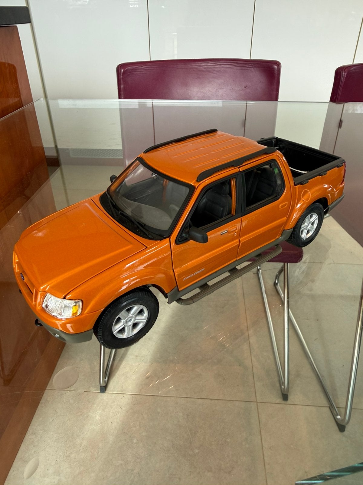 Ford explorer 1:18 1:18 zonder doos, Ophalen of Verzenden, Zo goed als nieuw, Auto, Overige merken