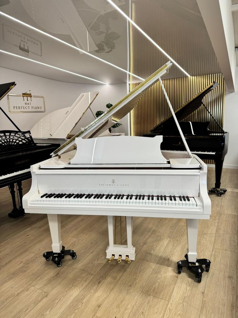 Steinway & Sons Model M, polished white!Completely restored!, Brillant, Comme neuf, Enlèvement, Piano