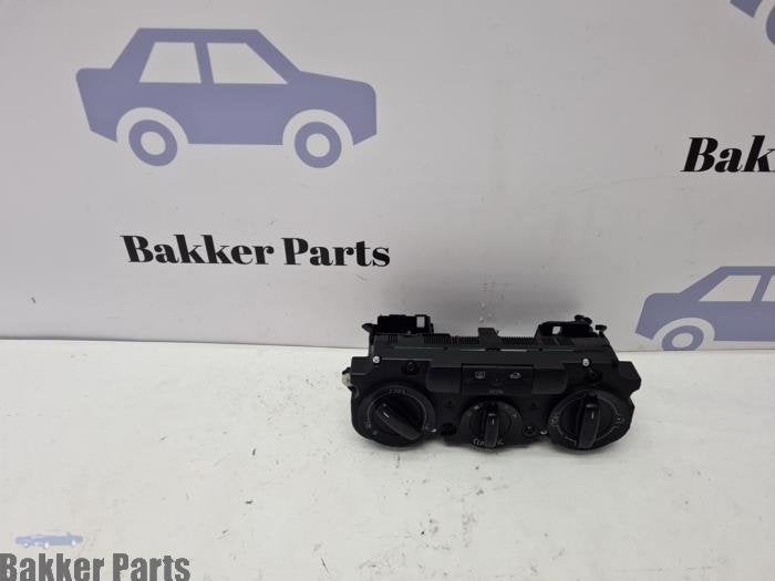 Panneau de commandes chauffage d'un Volkswagen Passat, -, Volkswagen, -, 3 mois de garantie