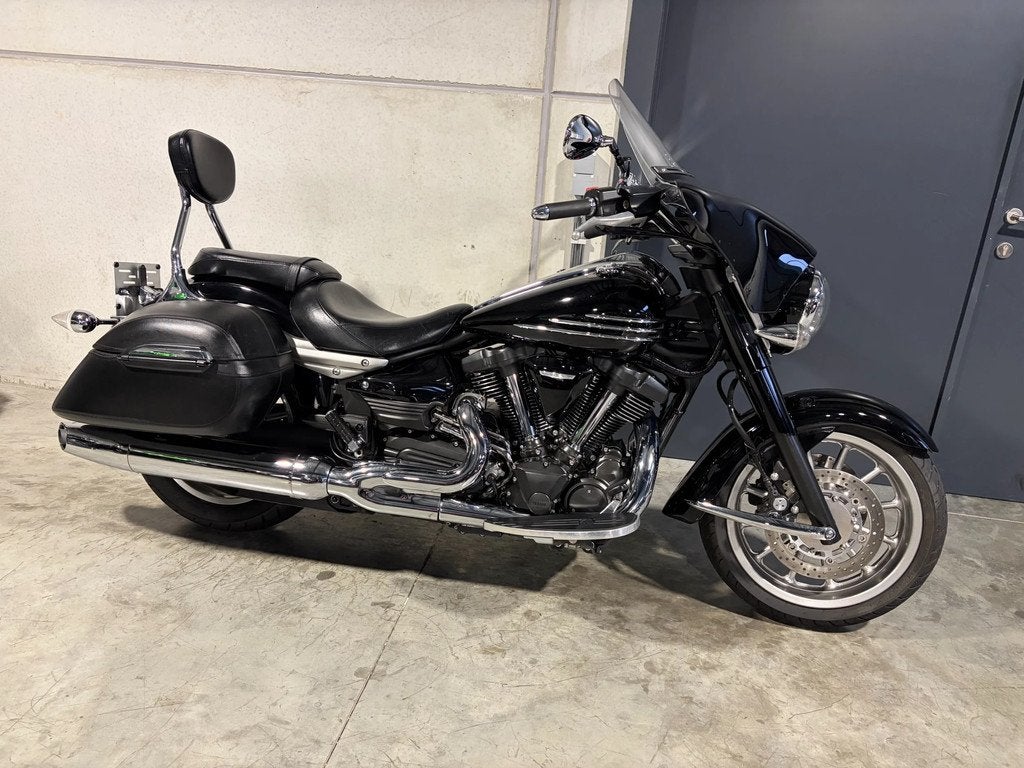 Yamaha XV 1900 Midnight star met batwing, Motos, Entreprise, Plus de 35 kW, Chopper, 1900 cm³