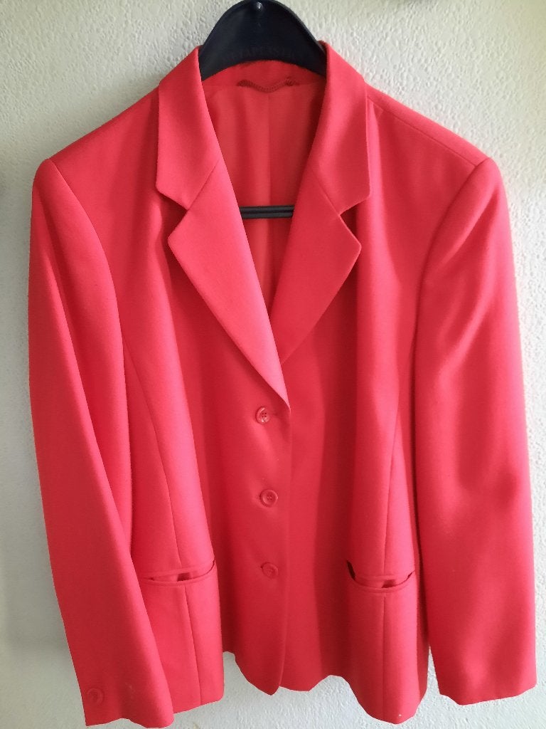 rode damesblazer met 3 rode knopen vooraan, Kleding | Dames, Maat 42/44 (L), Ophalen of Verzenden, Zo goed als nieuw, Jasje