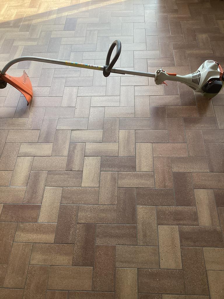 Débroussailleuse/coupe-arêtes Stihl FS45, Enlèvement