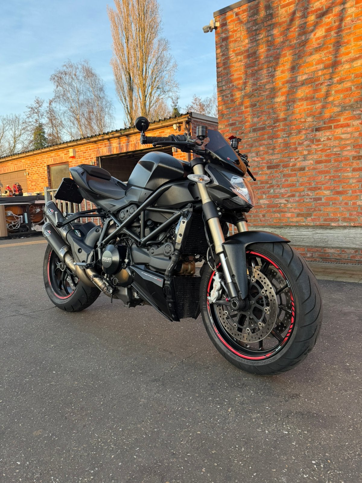 Ducati streetfichter 948, Particulier