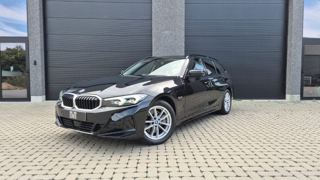BMW 320e Facelift plug-in-hybride led leder, Auto's, Automaat, Achterwielaandrijving, 4 cilinders, Zwart