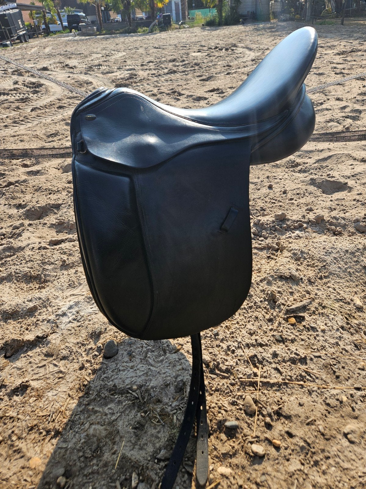 euroriding jade 17,5inch dressuurzadel, Dieren en Toebehoren, Ophalen