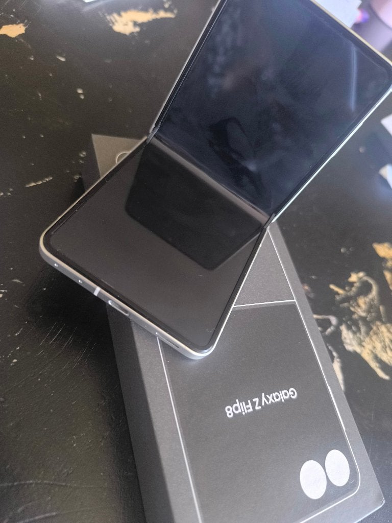 Samsung GalaxyZ flip8, Télécoms, Neuf, 10 mégapixels ou plus, Enlèvement, Sans simlock