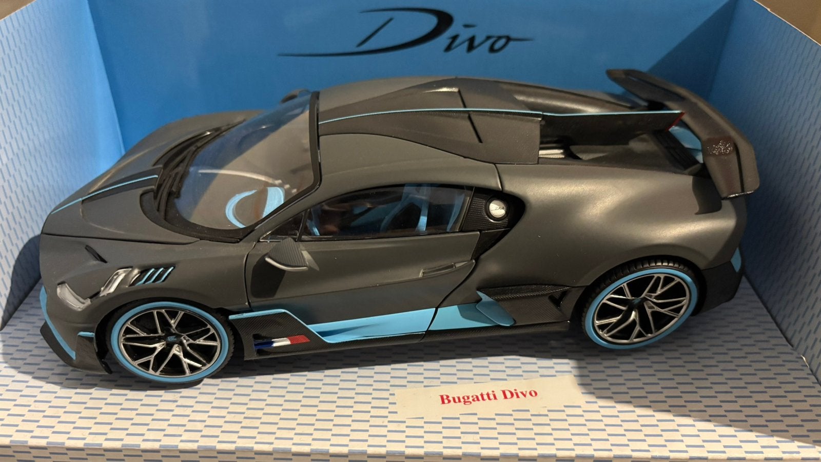 Maquette de voiture Bburago Bugatti Divo en métal, Hobby & Loisirs créatifs, Voitures miniatures | 1:18, Enlèvement ou Envoi, Comme neuf